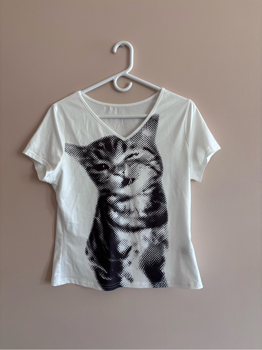 White Cat Graphic V-Neck Tee - Unbranded
